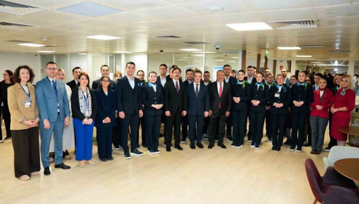 AJet Yönetim Kurulu Başkanı Bolat: “AJet ve Türk Hava Yolları sadece birer havayolu şirketi değil, aynı zamanda Türkiye’nin dünyaya açılan yüzü^”